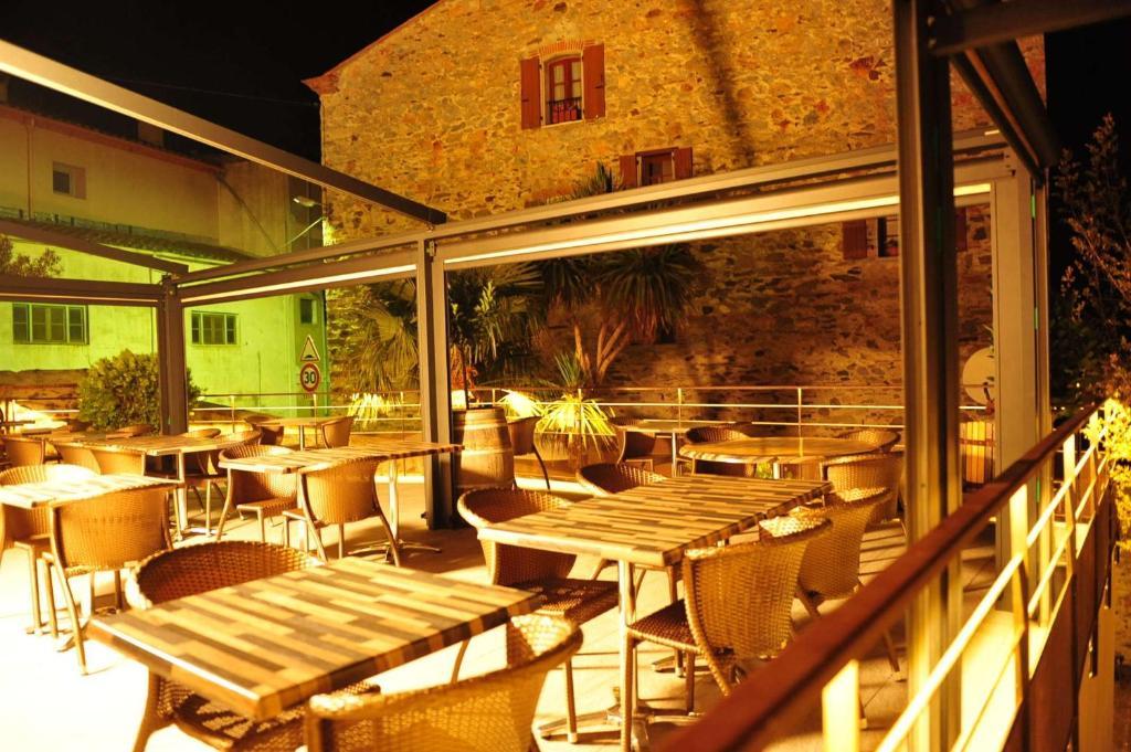 Logis Auberge Du Vigneron Cucugnan Exterior foto