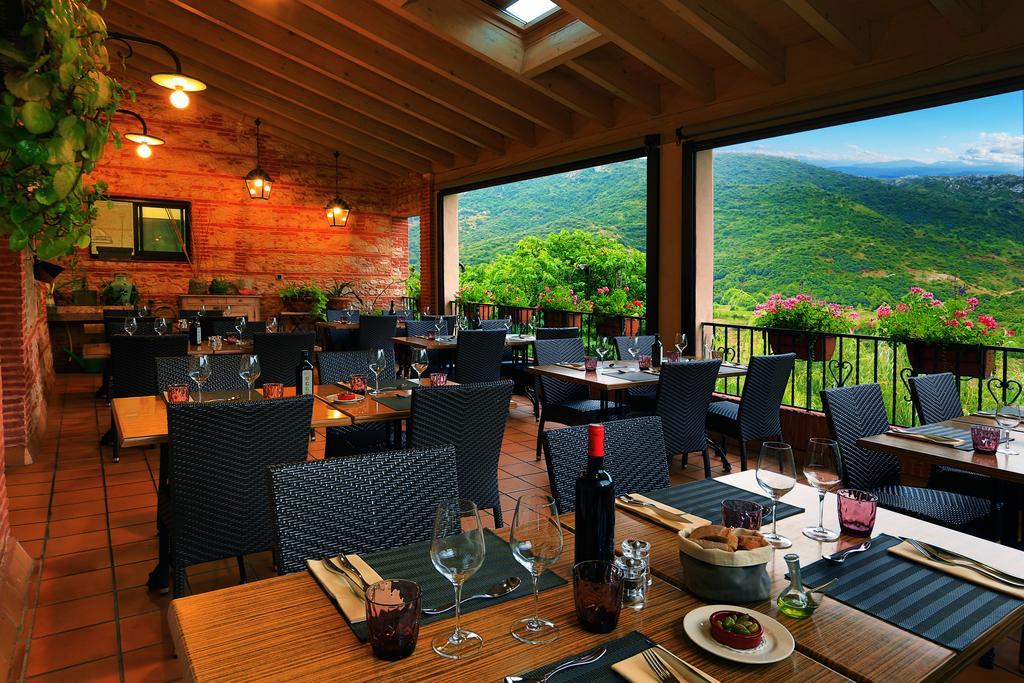 Logis Auberge Du Vigneron Cucugnan Exterior foto
